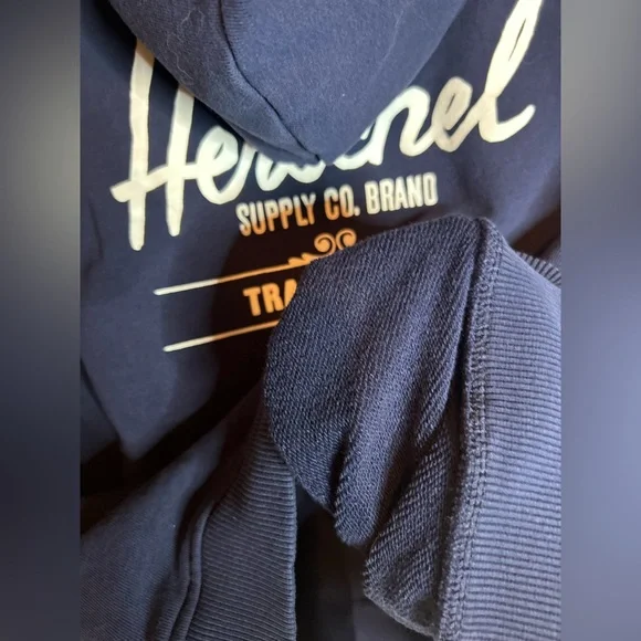 ✌️4 for $20✌️ Herschel hoodie - Picture 8 of 9